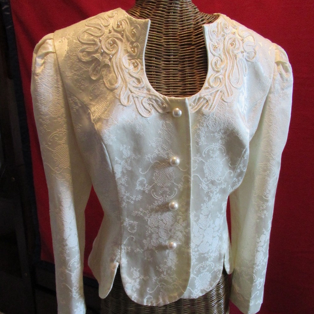 Nah Nah Ivory women's peplum top